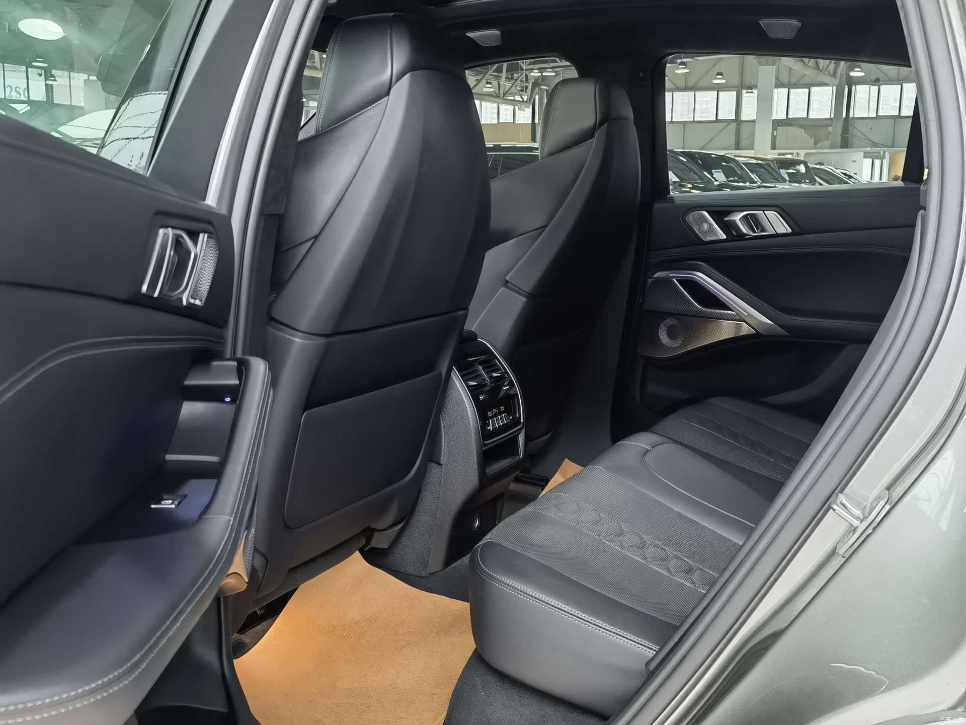 BMW X6, 2022 10