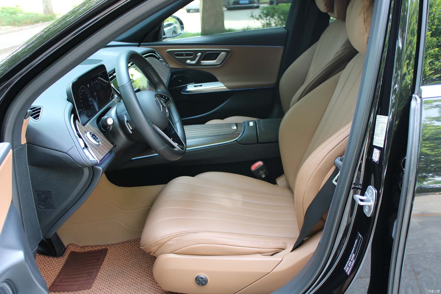 Mercedes-Benz E-Class, 2024 13
