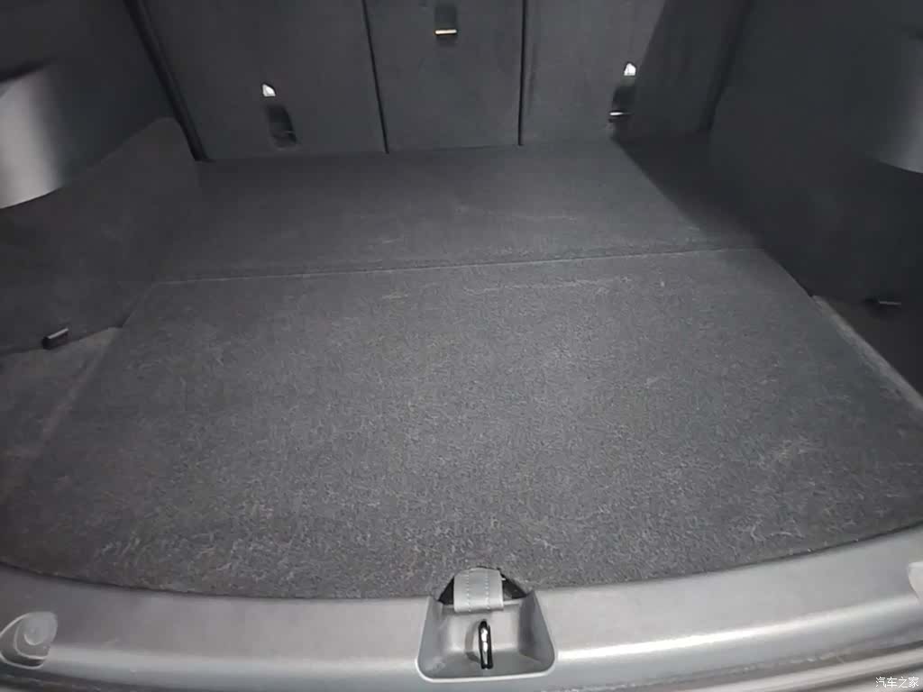 Tesla Model Y, 2023 19