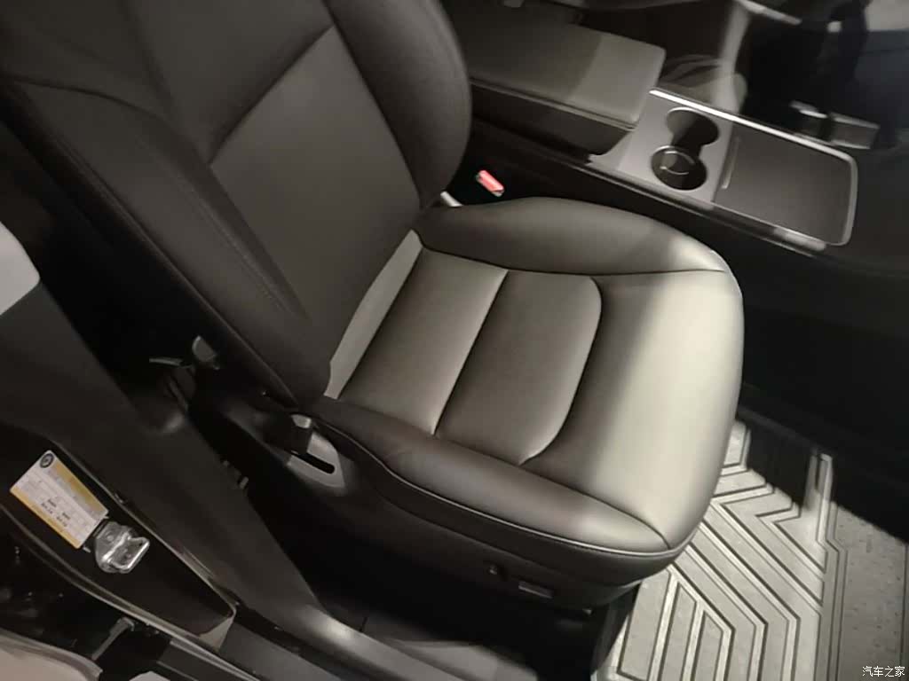 Tesla Model Y, 2021 25
