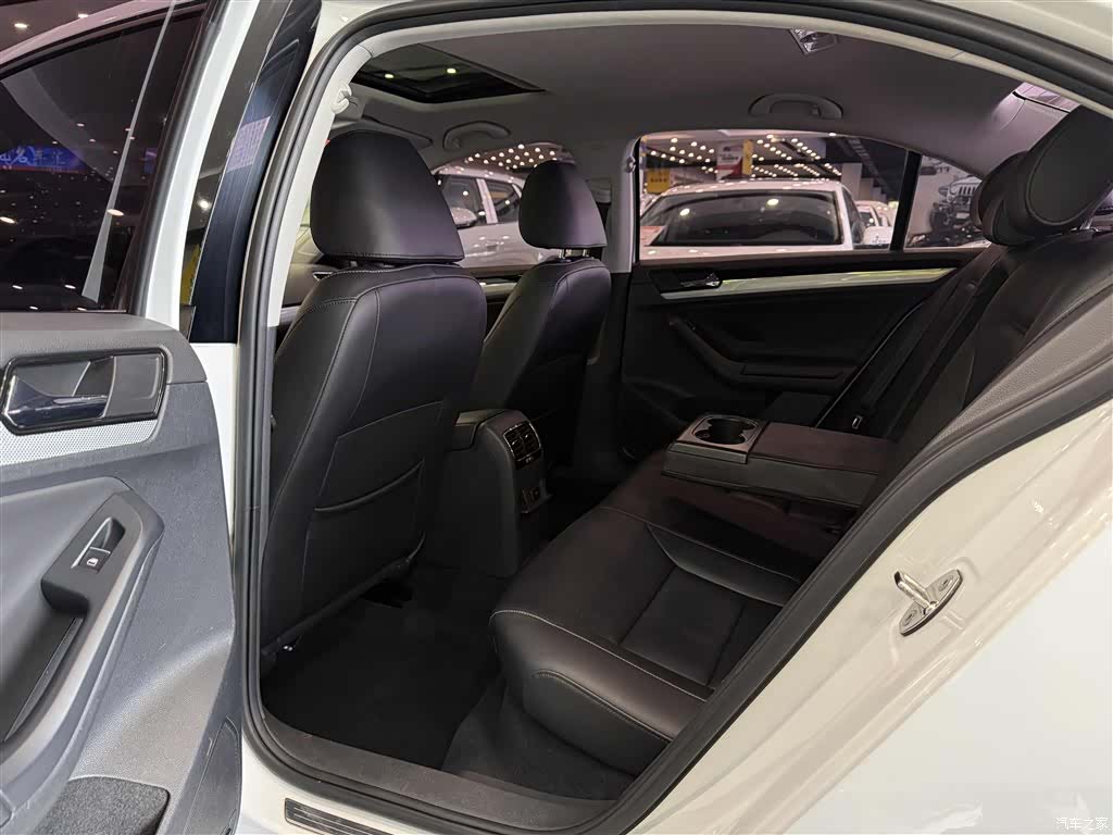 Volkswagen Sagitar, 2015 все фото