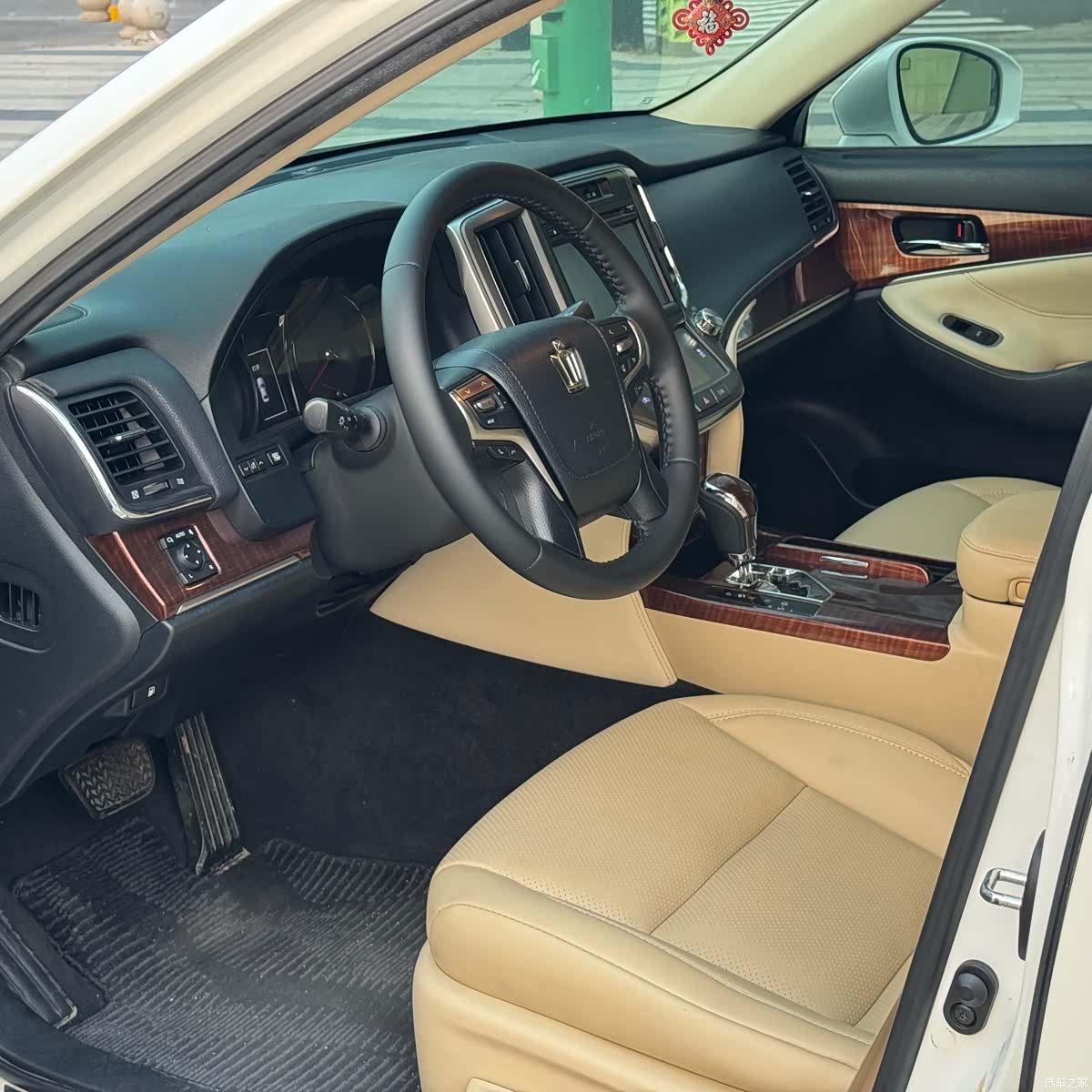 Toyota Crown, 2015 все фото
