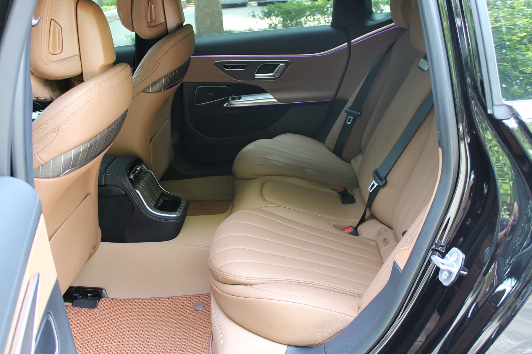 Mercedes-Benz E-Class, 2024 14