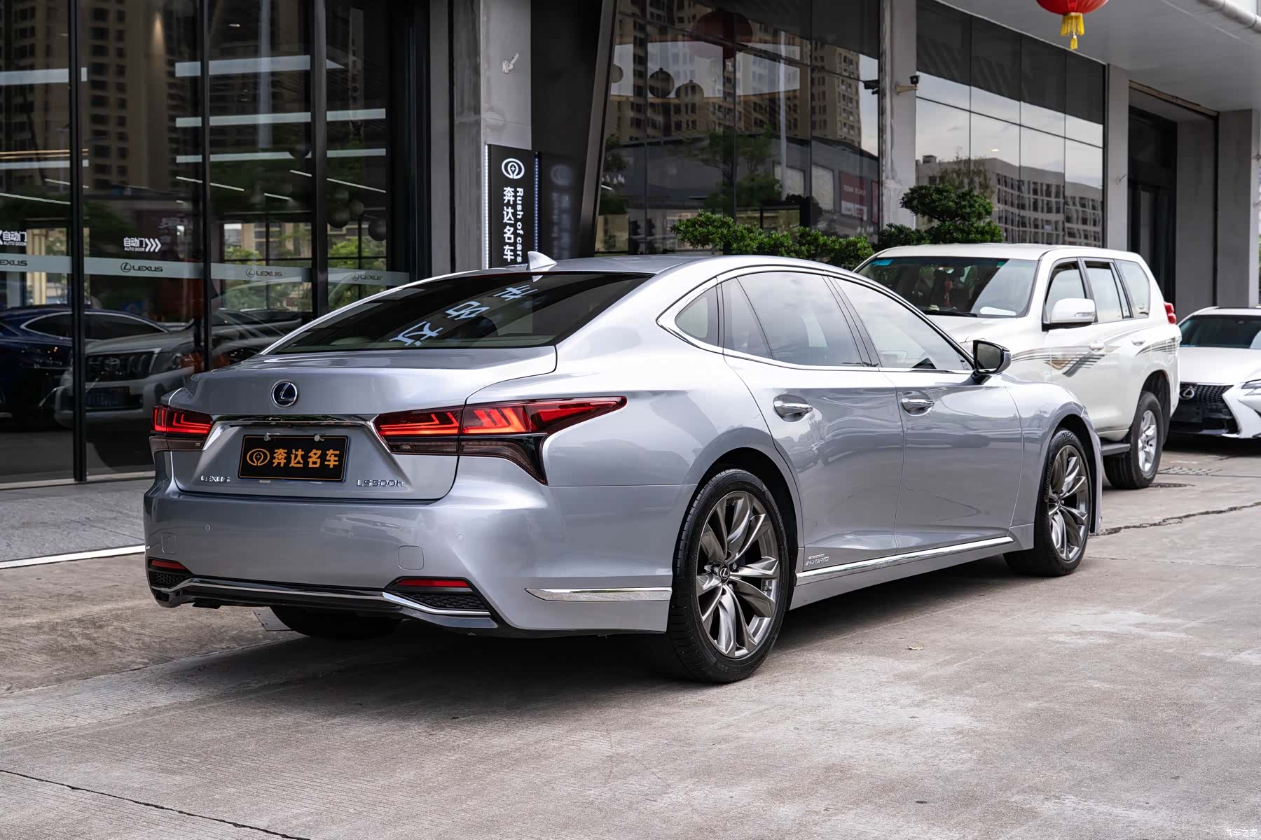 Lexus LS, 2021 3