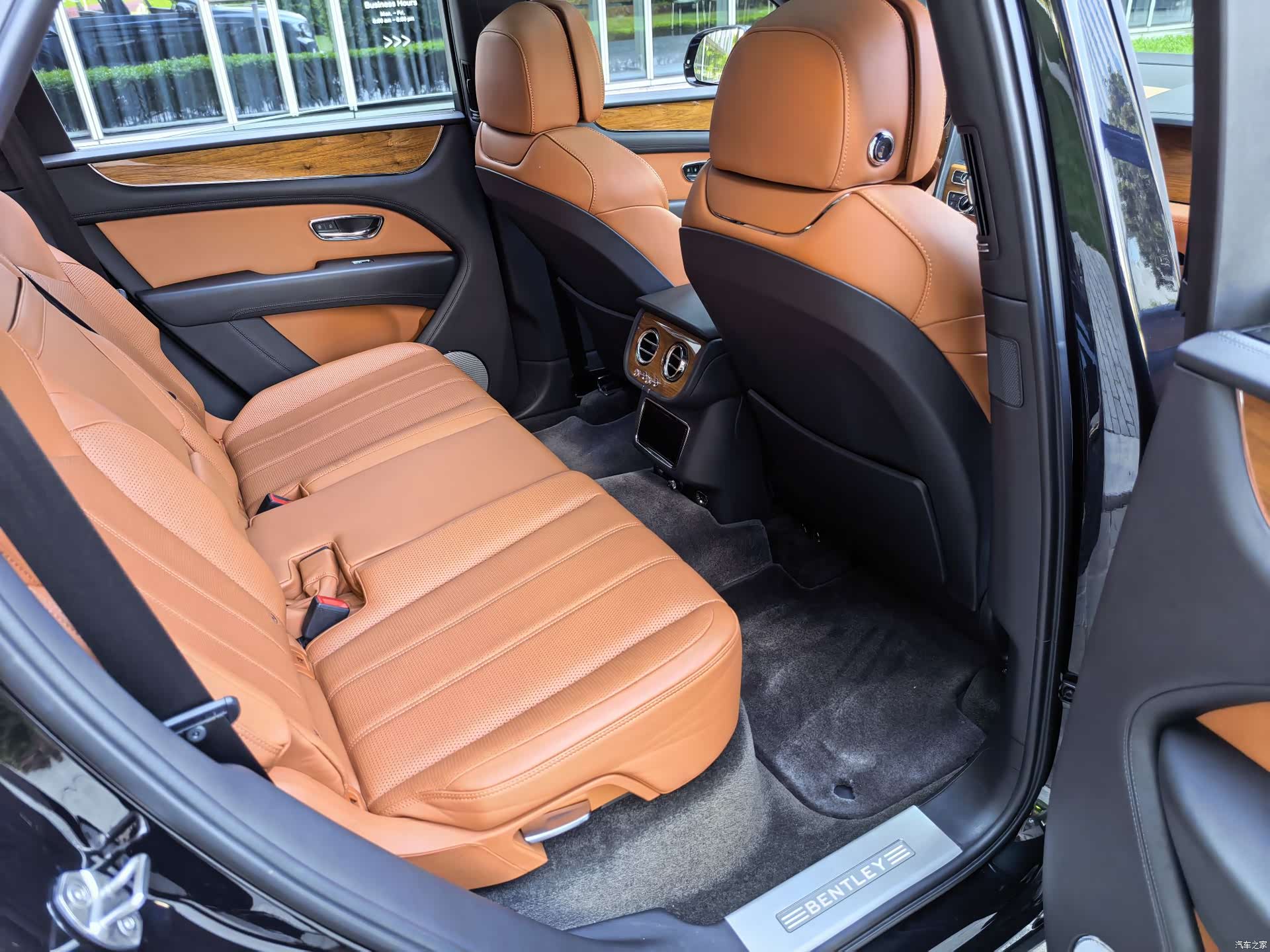 Bentley Bentayga, 2021 36