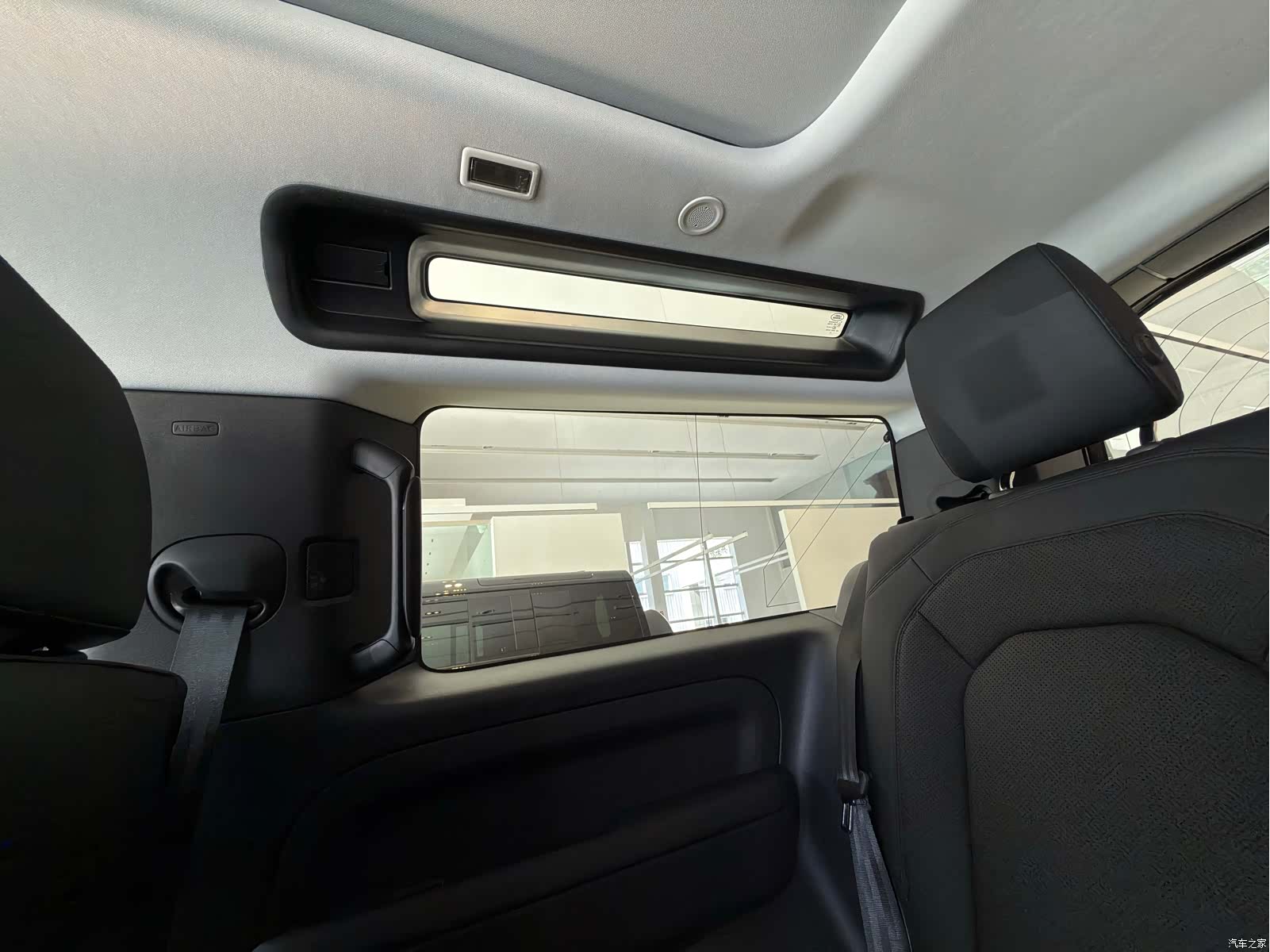 Land Rover Defender, 2026 19