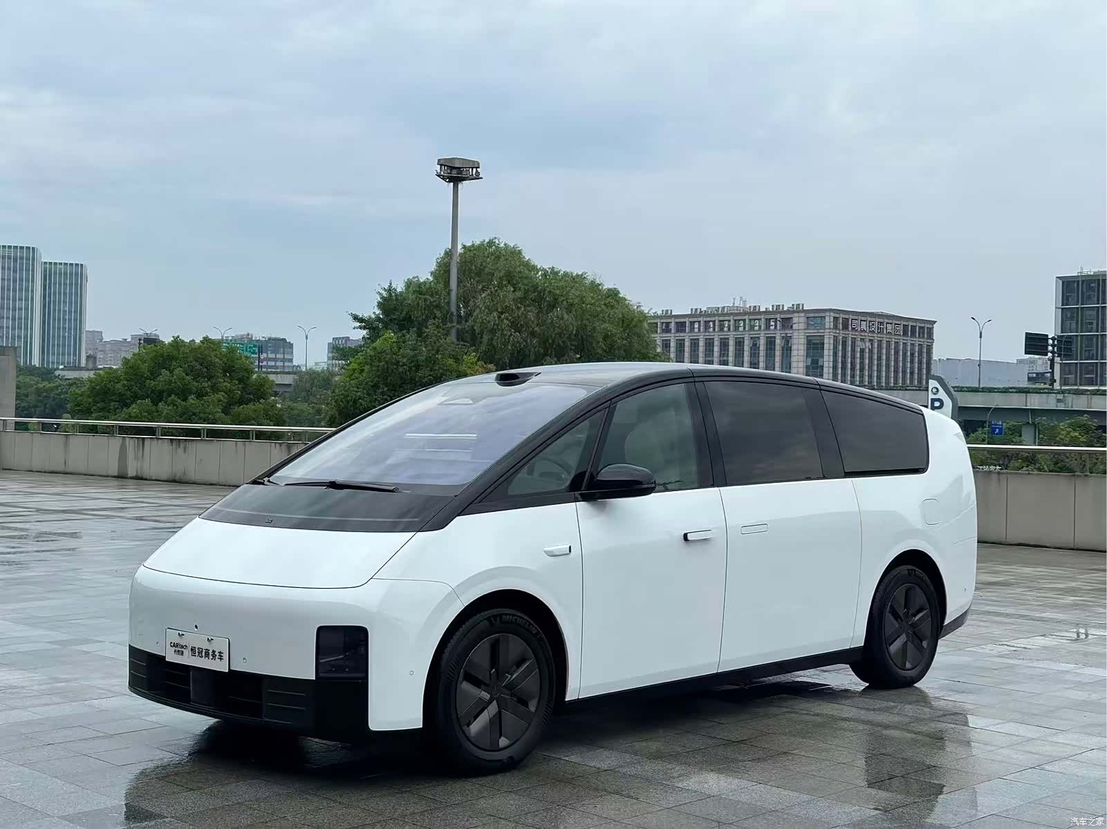 Li Auto MEGA, 2025 1