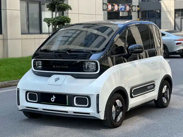 Baojun E300 2021 — купить из Китая под заказ