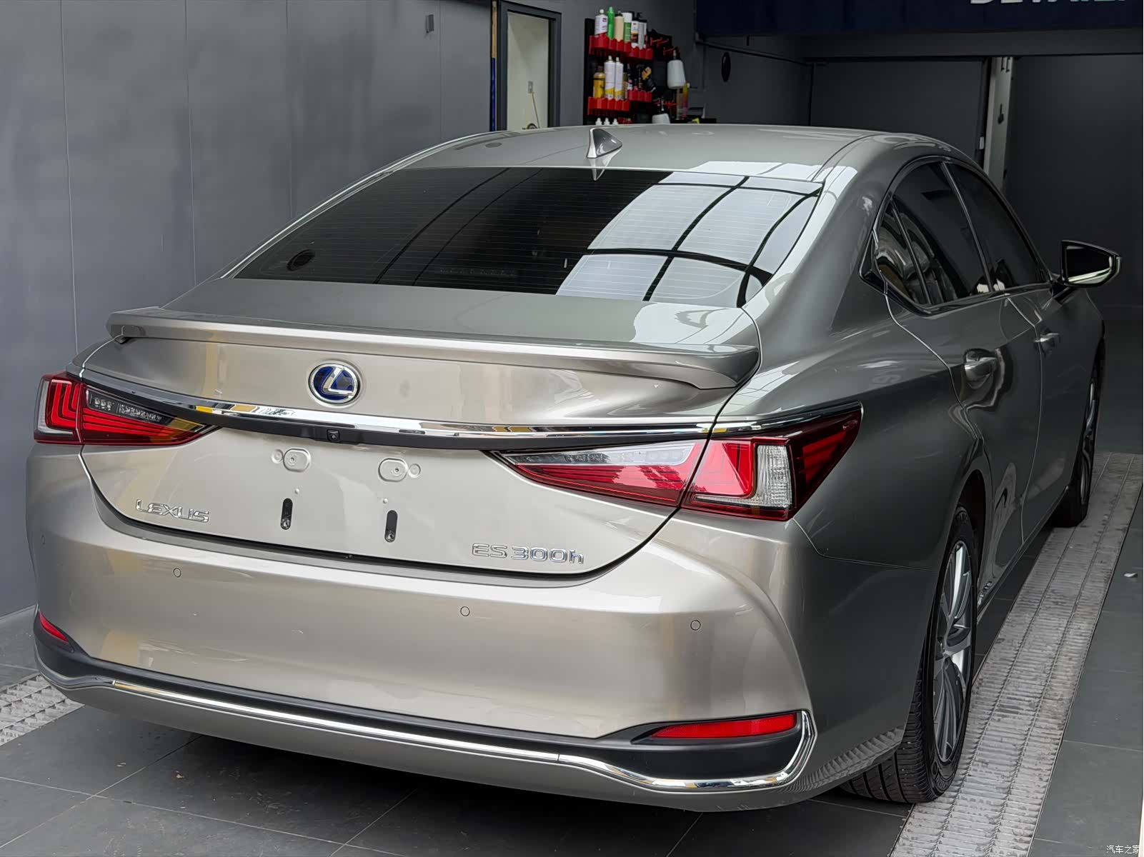 Lexus ES, 2021 все фото
