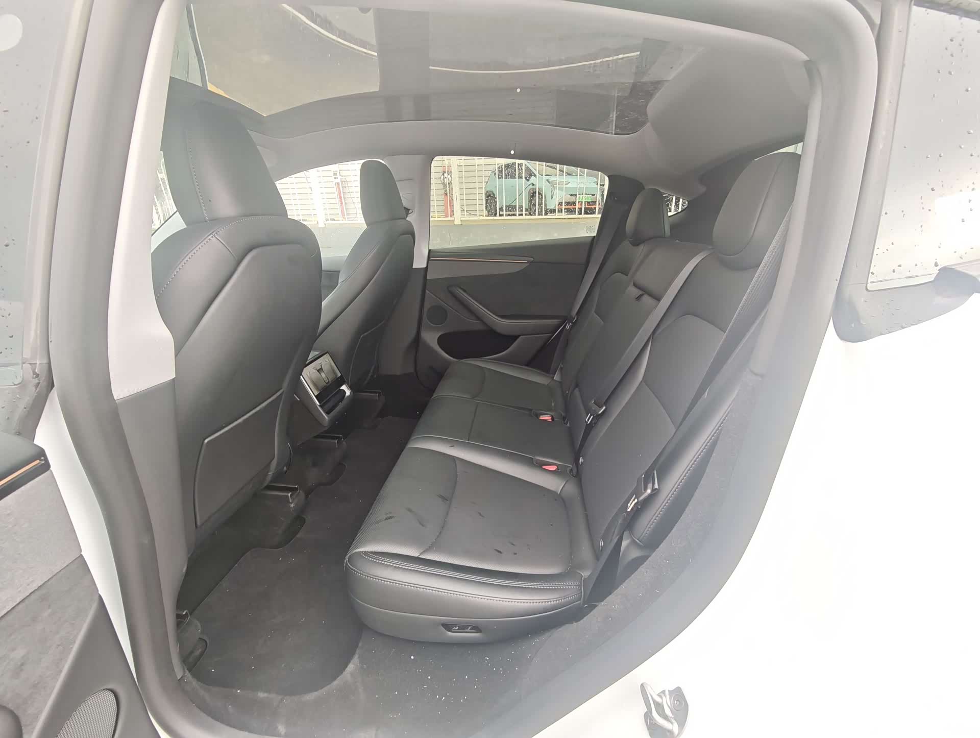 Tesla Model Y, 2025 11