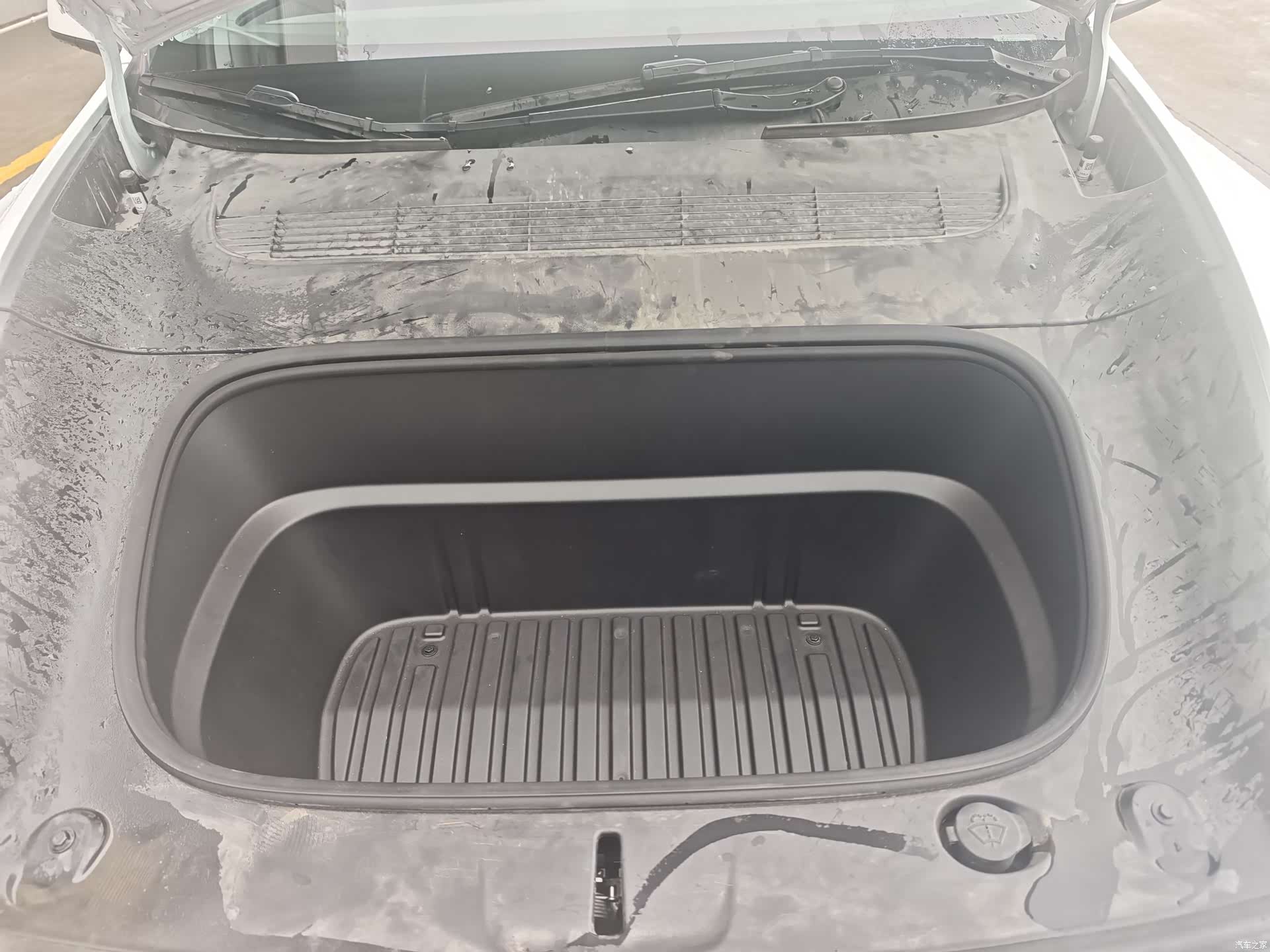 Tesla Model Y, 2025 9