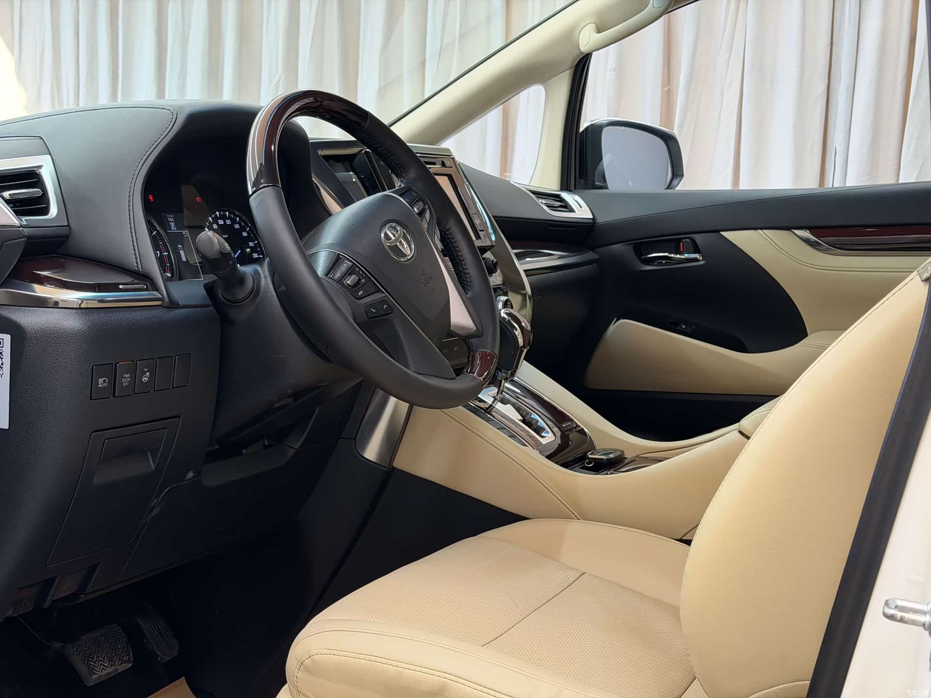 Toyota Alphard, 2018 4