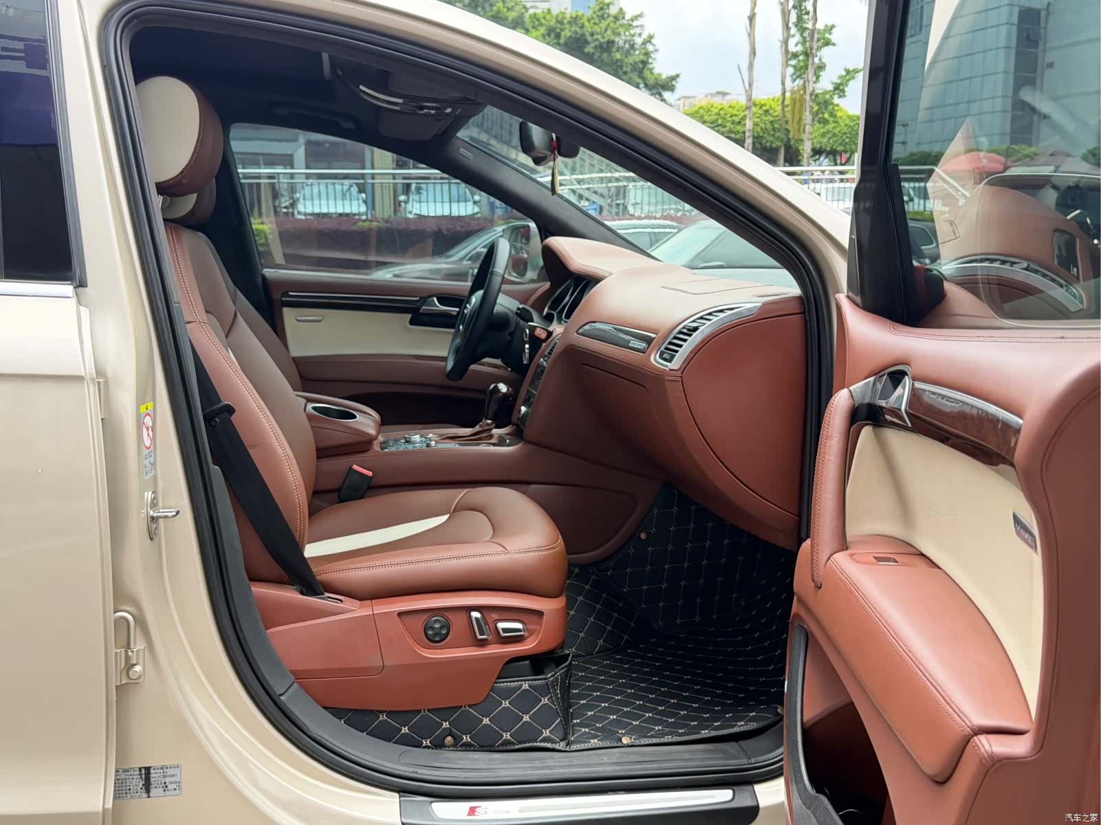 Audi Q7, 2012 7