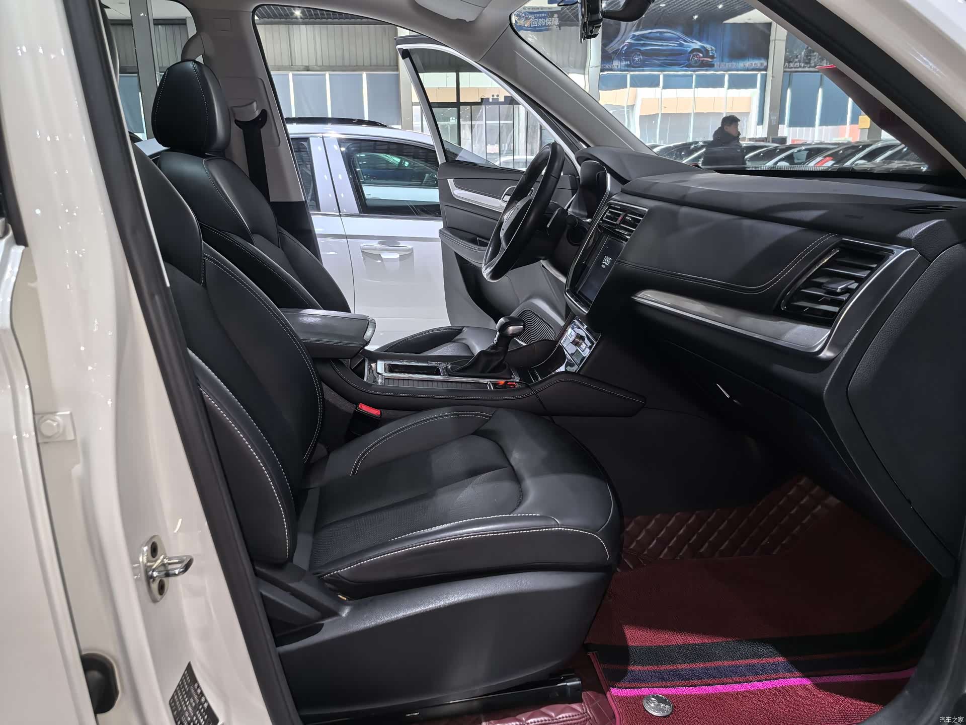 Roewe RX8, 2023 16
