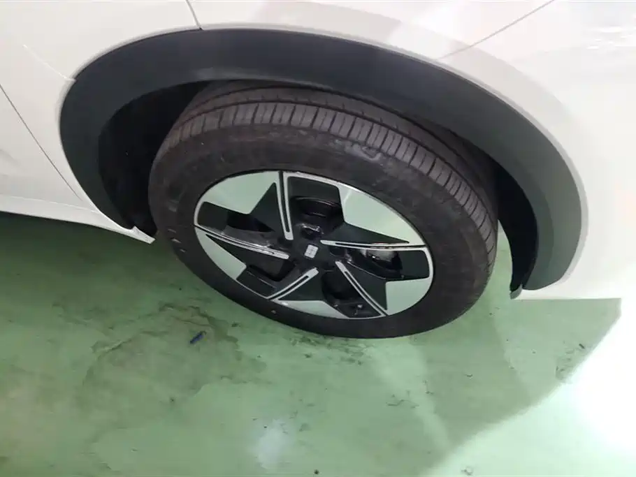 Geely Galaxy Galaxy E5