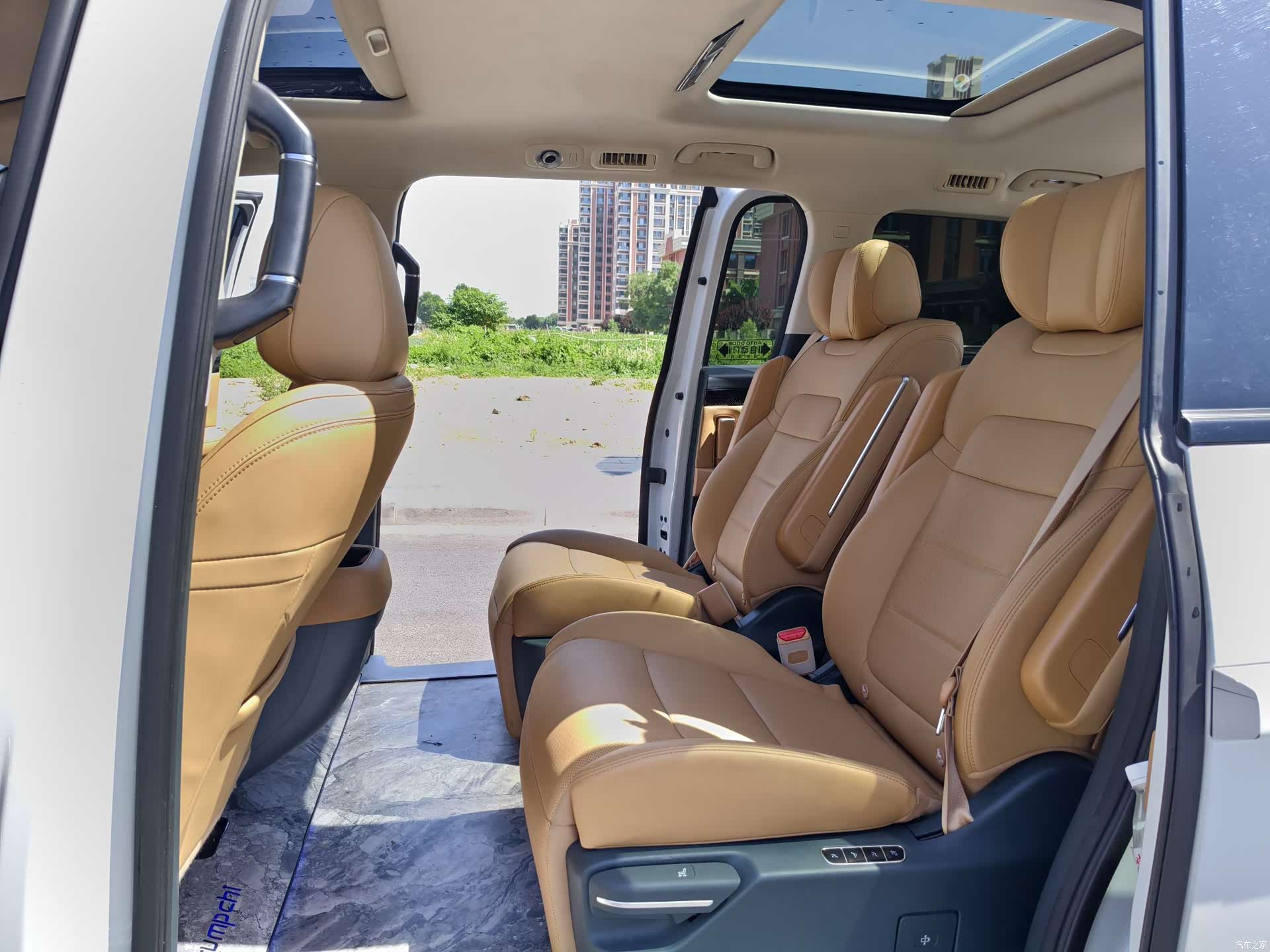 Trumpchi E8, 2024 11