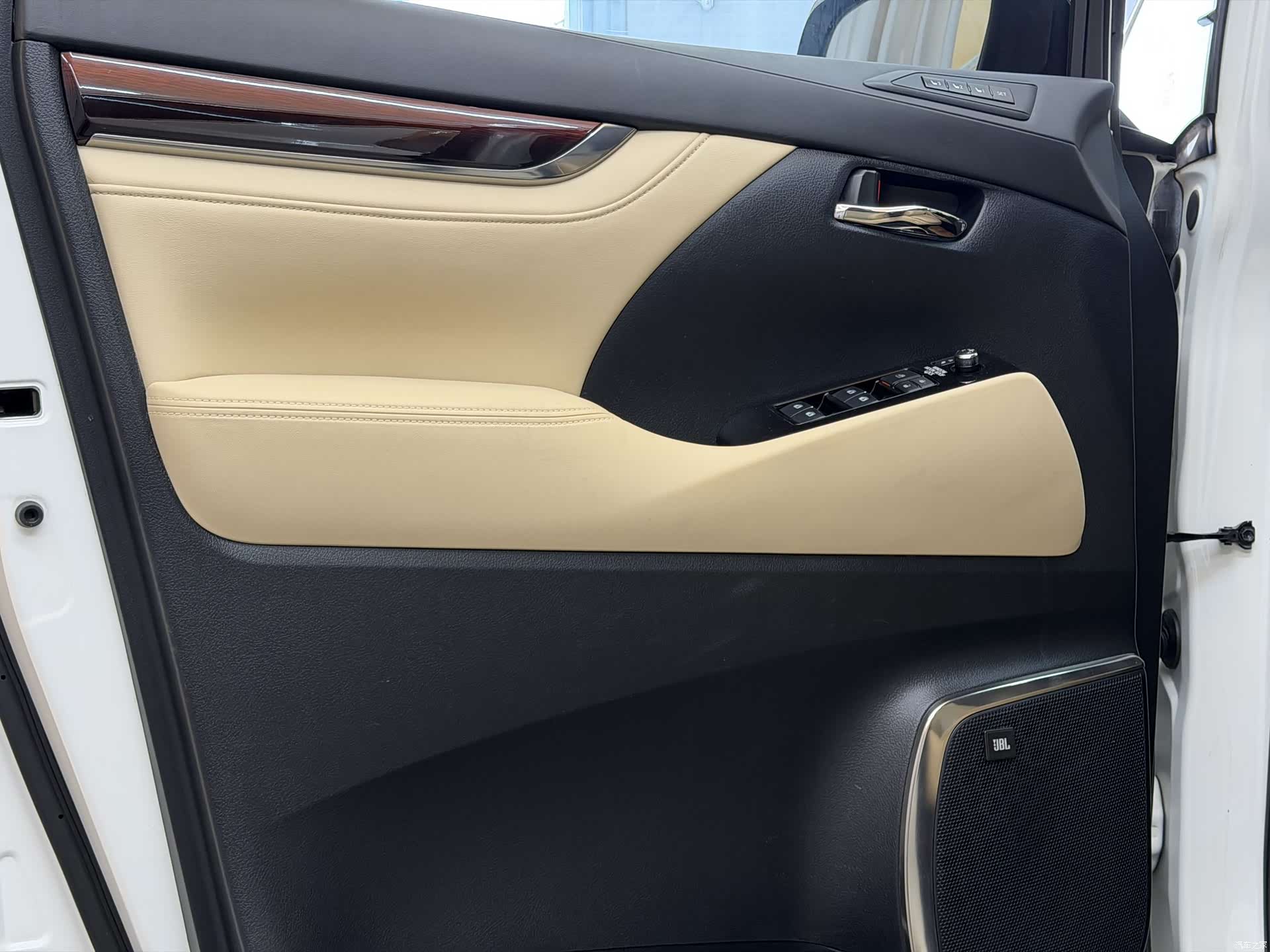 Toyota Alphard, 2018 12
