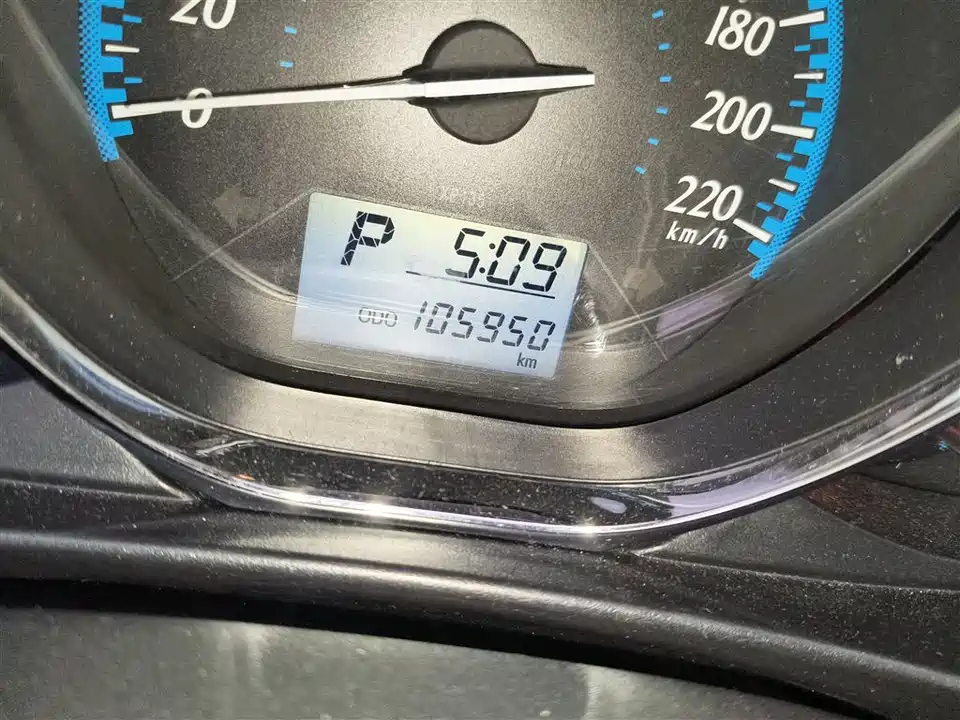 Toyota YARiS L to enjoy