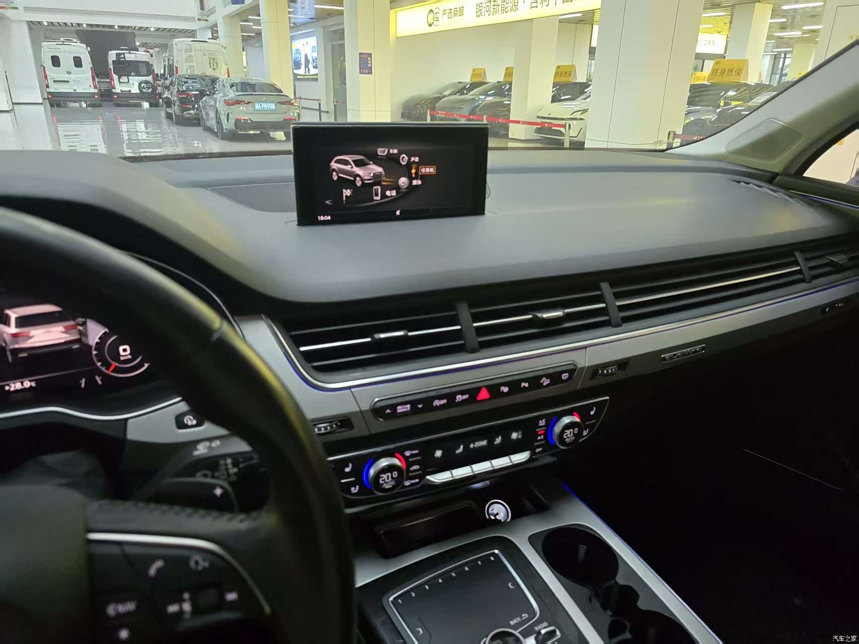 Audi Q7, 2018 все фото