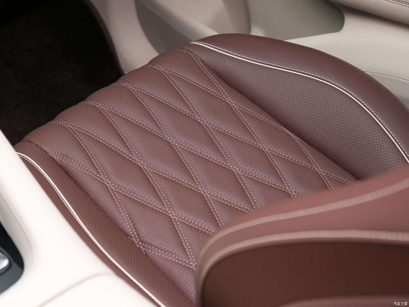 Maybach GLS, 2024 14