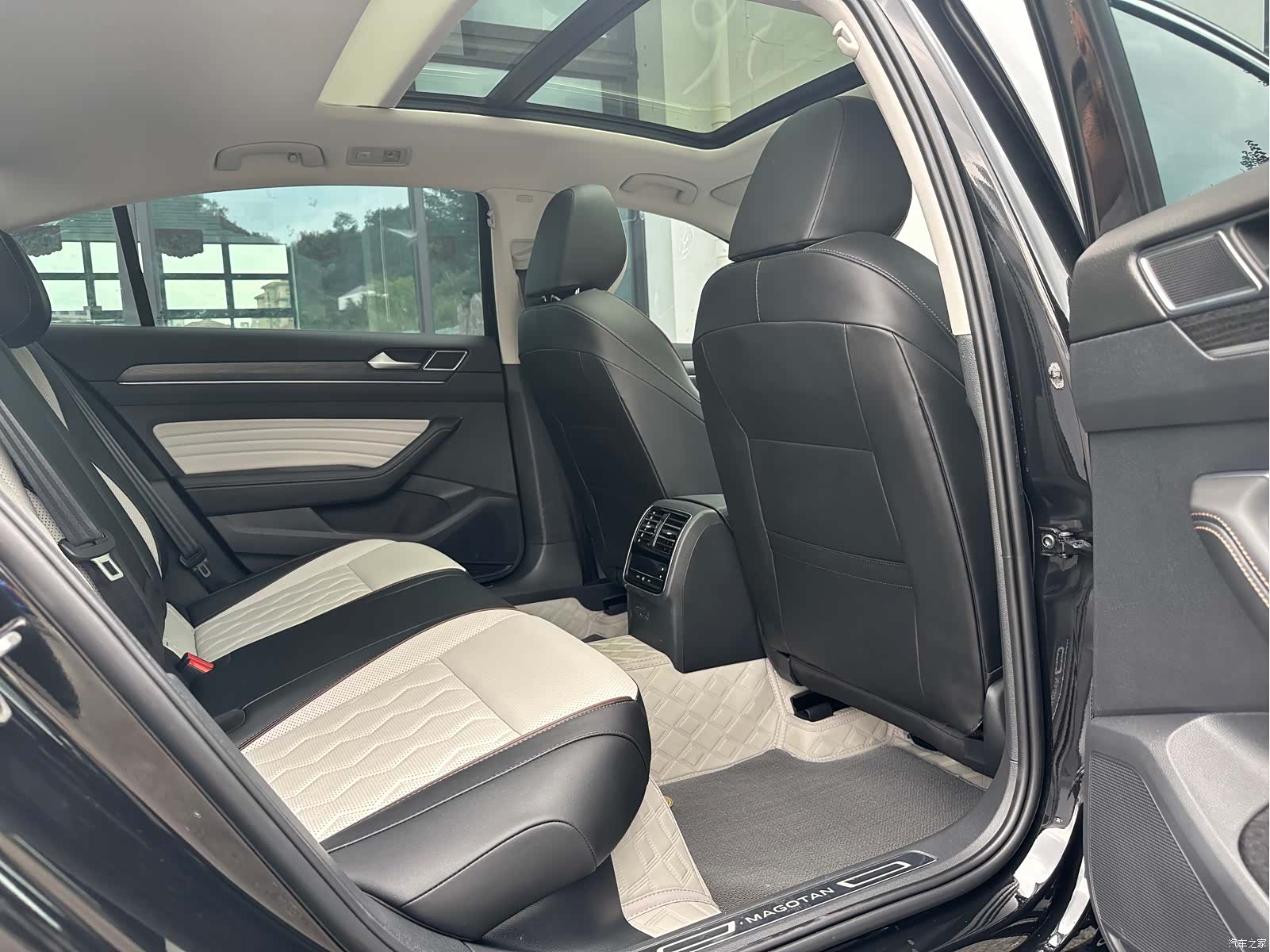Volkswagen Magotan, 2025 10