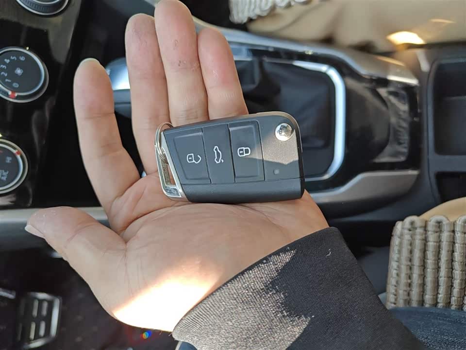 Volkswagen T-ROC exploring Songs