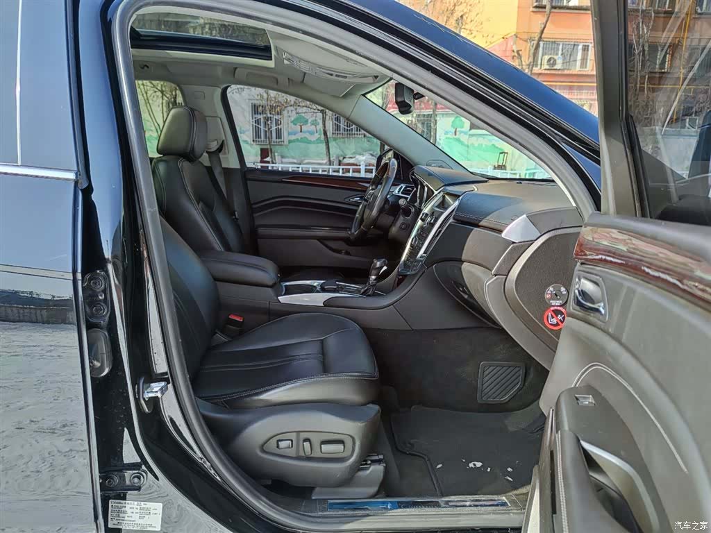 Cadillac SRX, 2012 8
