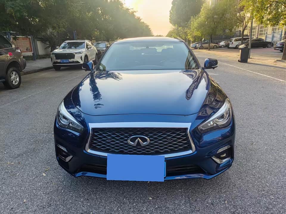 Infiniti Q50L