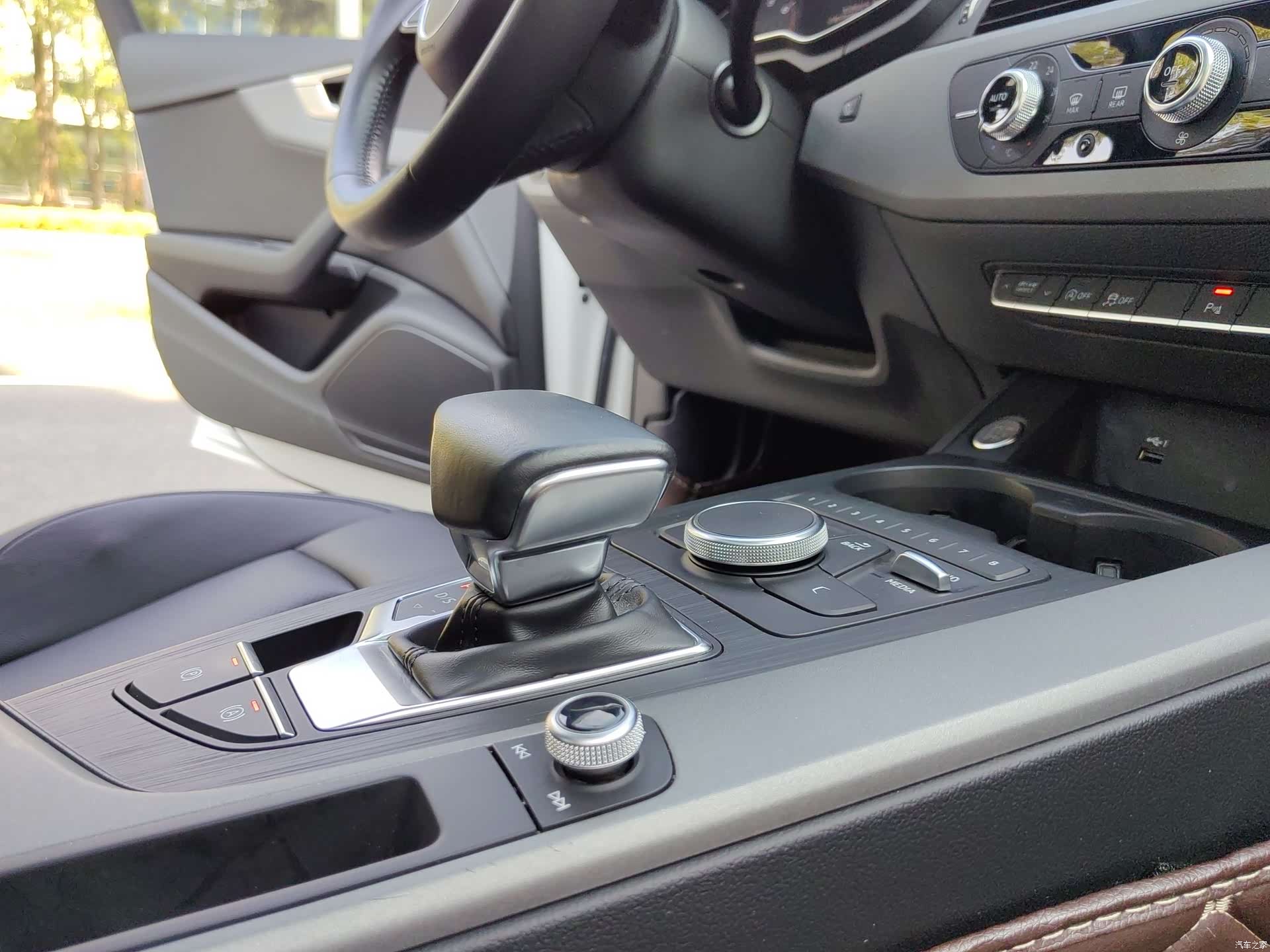 Audi A4L, 2019 21