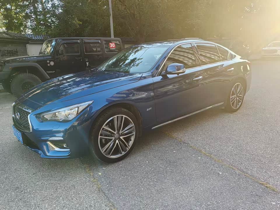 Infiniti Q50L