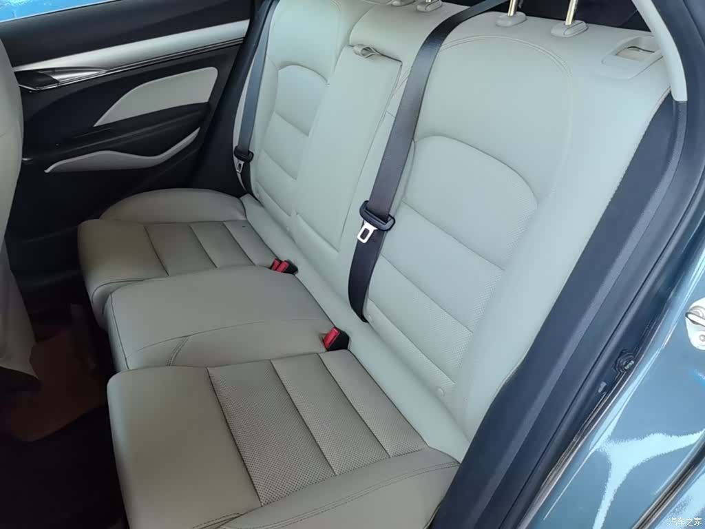 Geely Binray, 2018 17