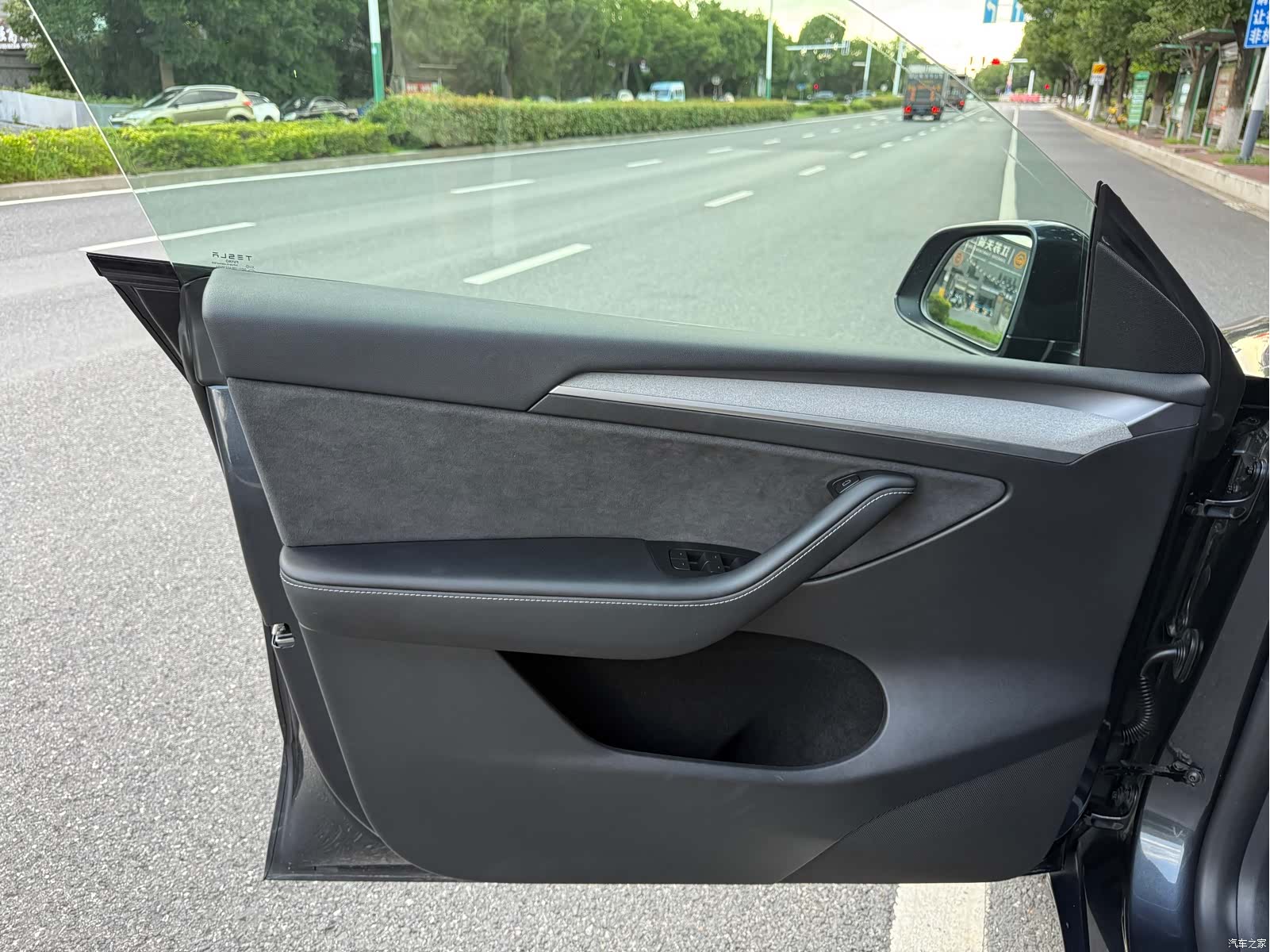Tesla Model Y, 2025 9