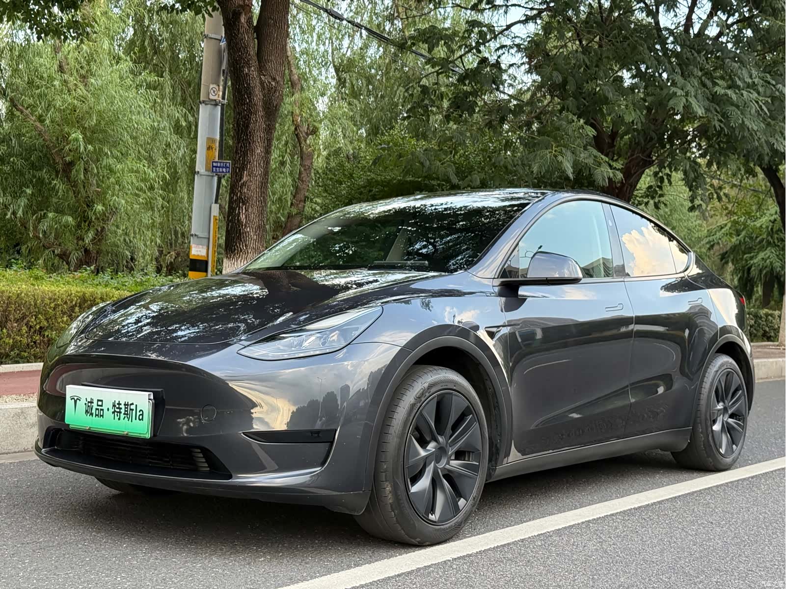 Tesla Model Y, 2025 1