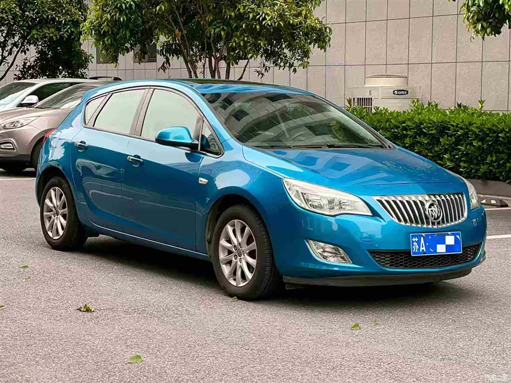 Buick XT, 2010 3