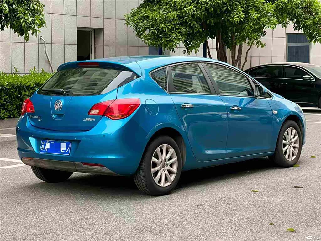 Buick XT, 2010 4