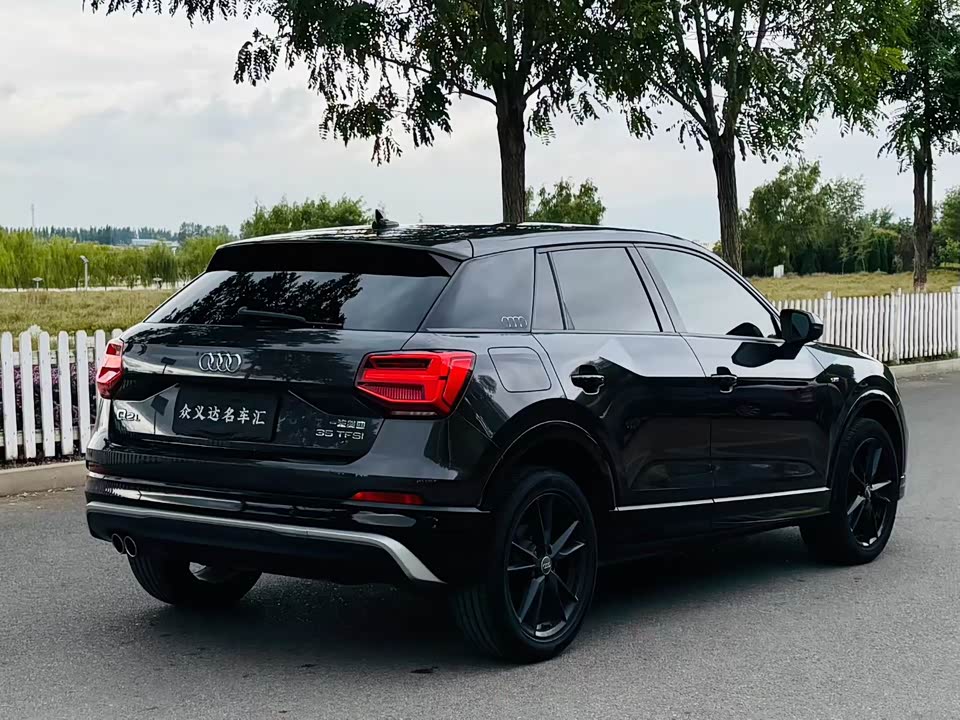 Audi Q2L
