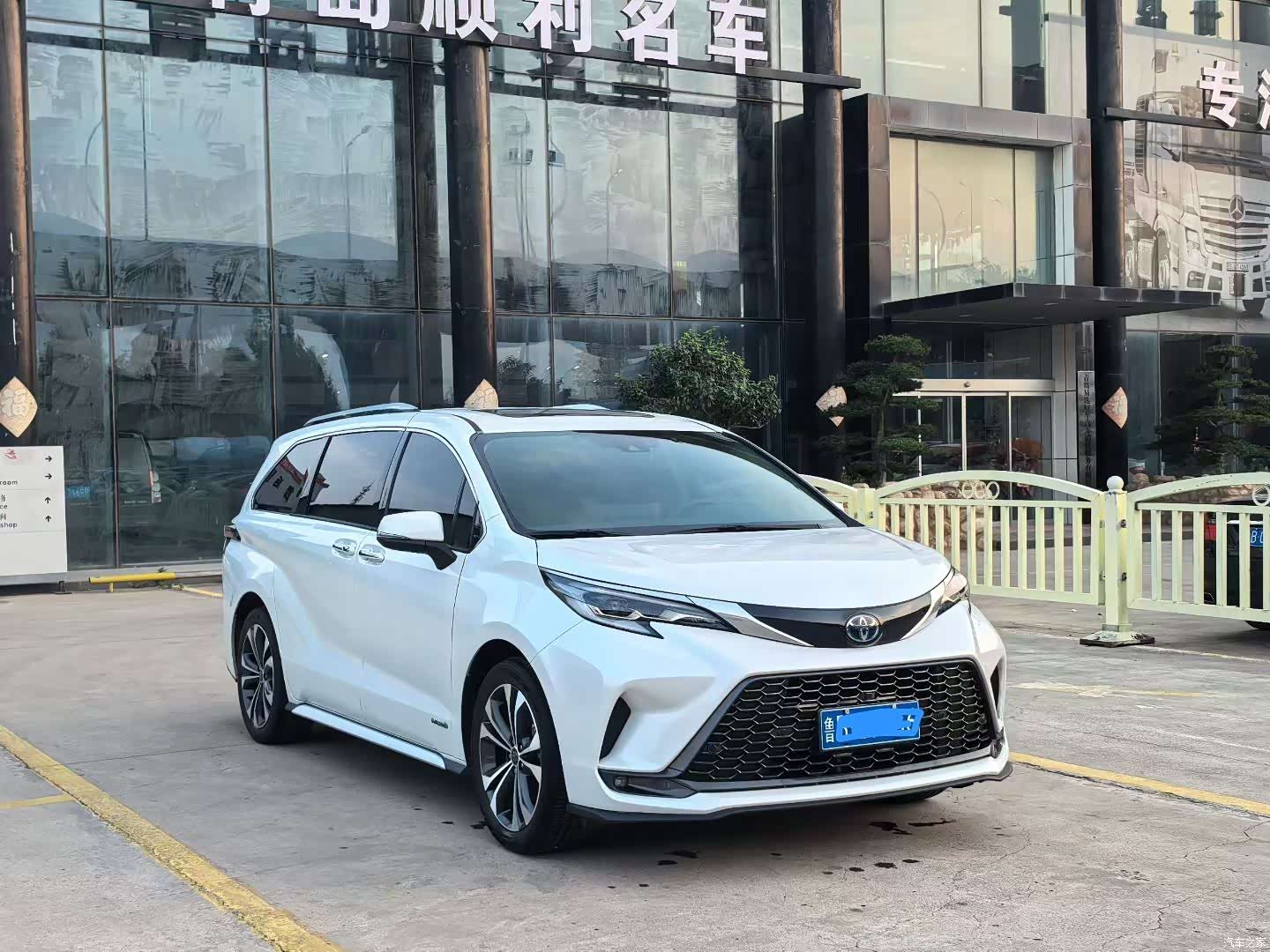 Toyota Granvia, 2023 3