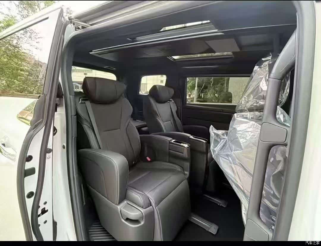 Toyota Alphard, 2026 4