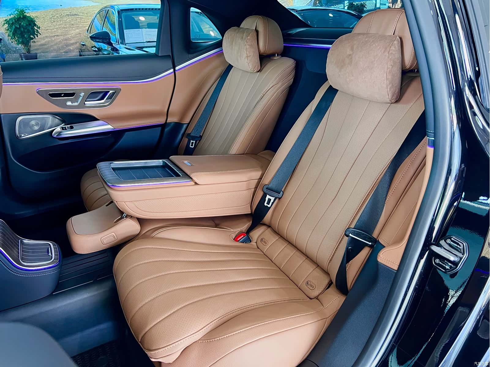 Mercedes-Benz E-Class, 2026 12