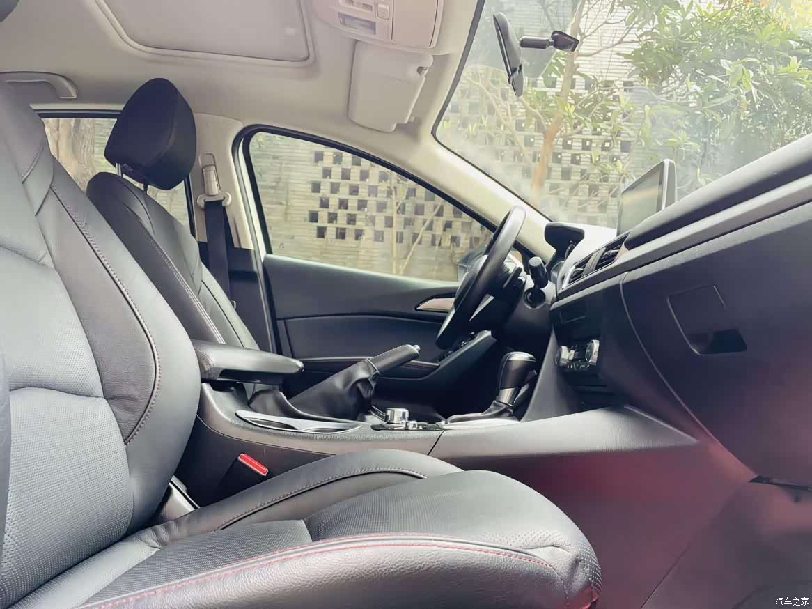 Mazda Mazda3, 2015 6