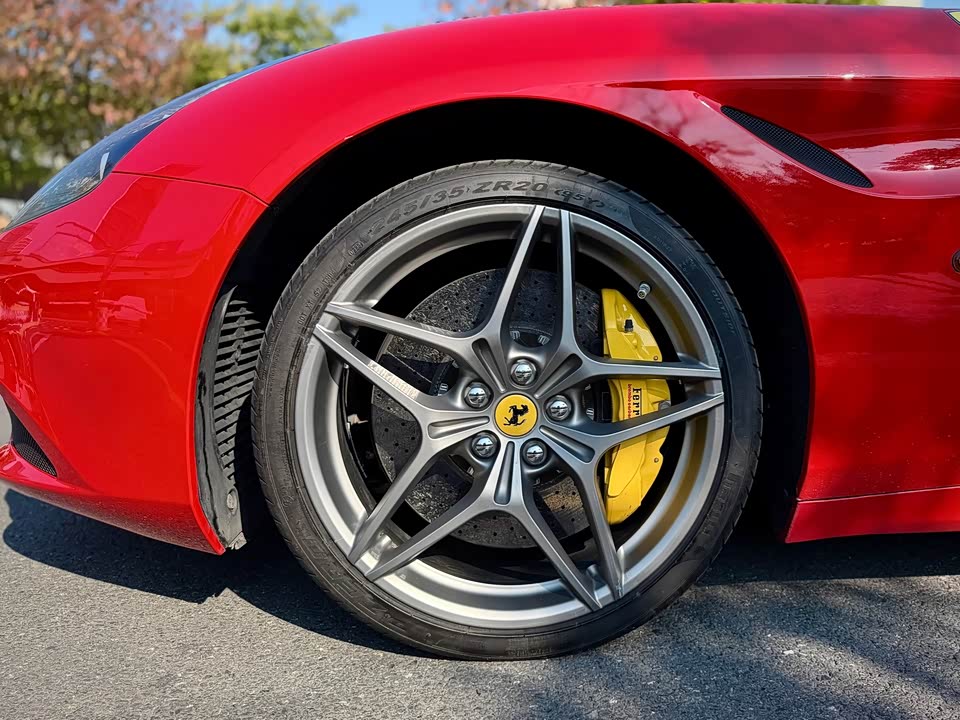 Ferrari California T