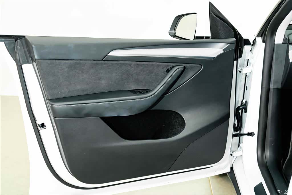 Tesla Model Y, 2024 18
