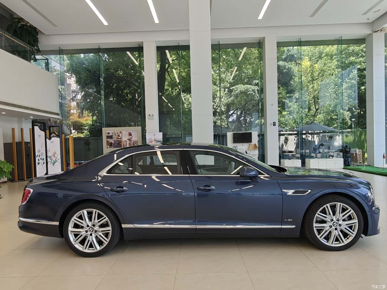 Bentley Flying Spur, 2022 3