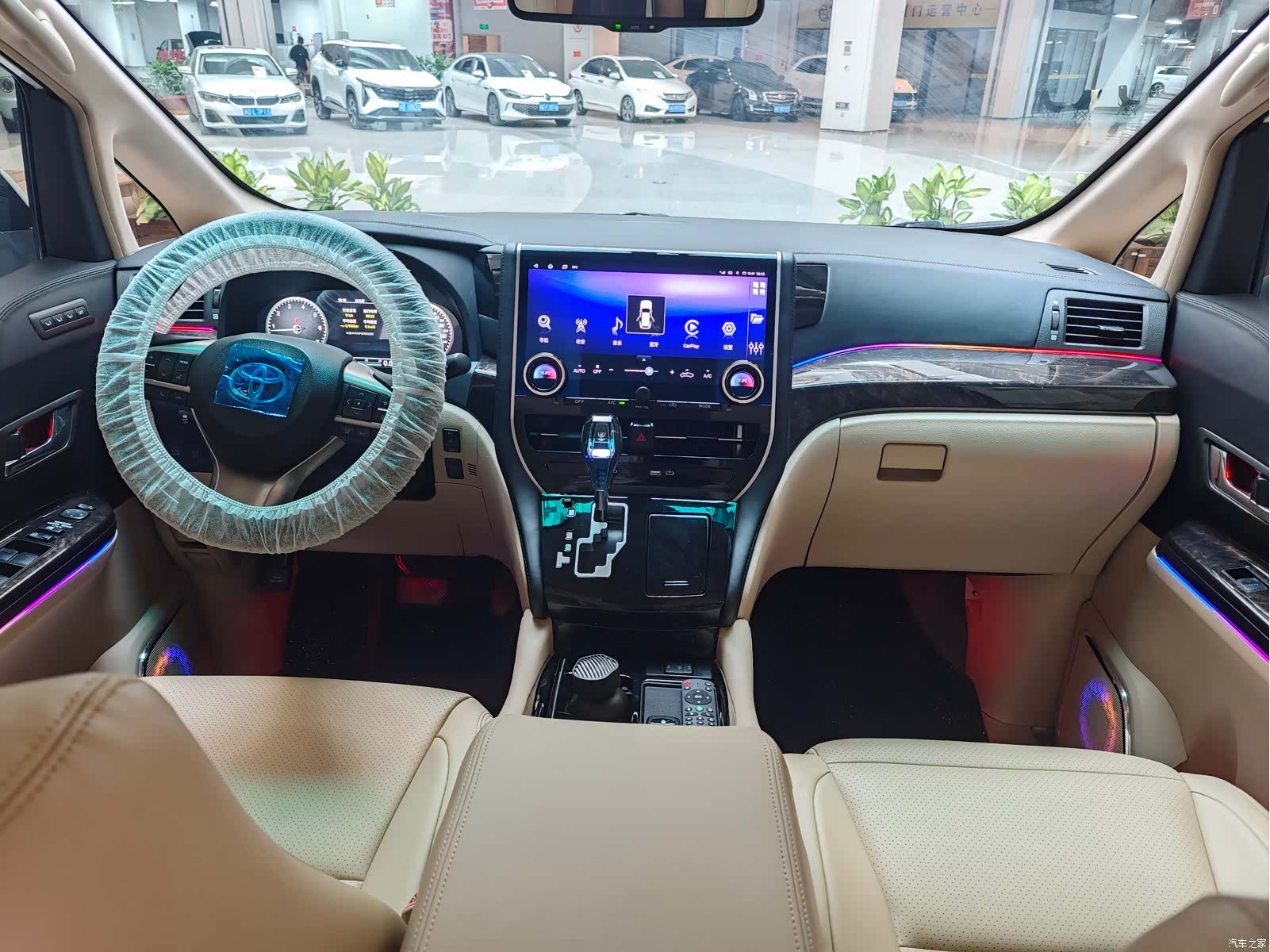 Toyota Alphard, 2013 13