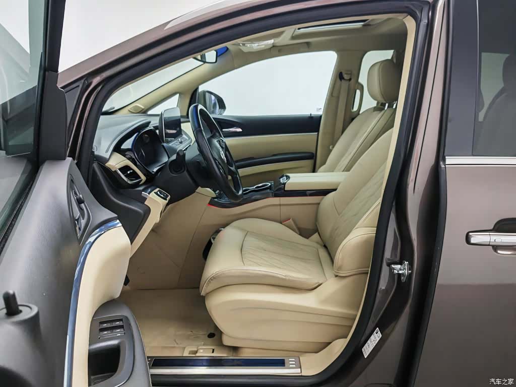 Buick GL8, 2023 10