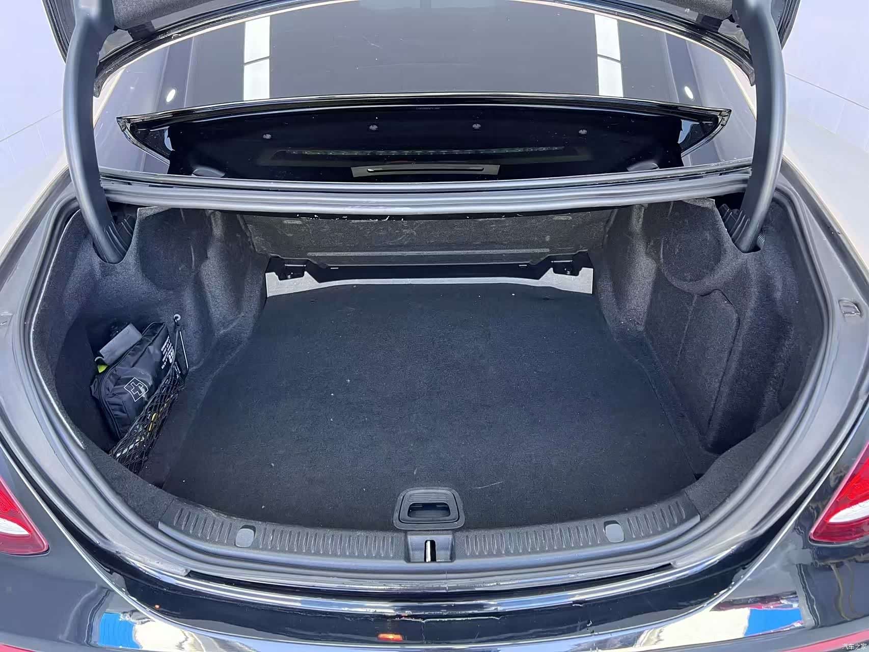 Mercedes-Benz E-Class, 2019 19