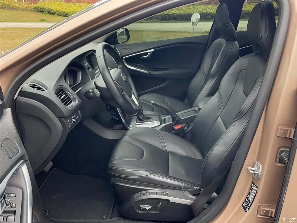 Volvo V40, 2014 23