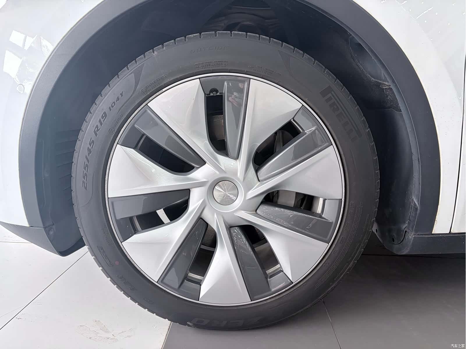 Tesla Model Y, 2023 18