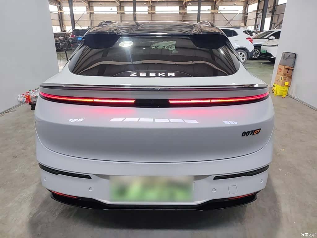 Zeekr 007, 2025 4