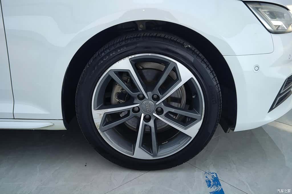 Audi A4L, 2018 6